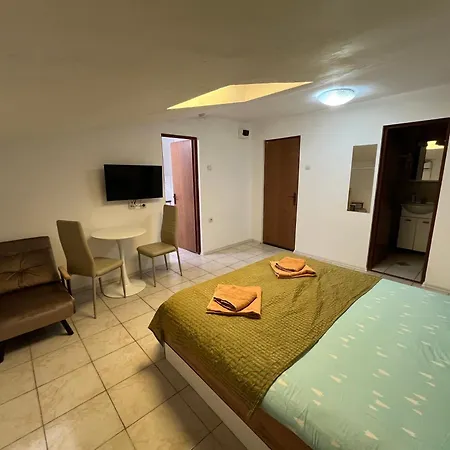 Apartment Garsoniere Victor Seaview Aer Conditionat- Bucatarie-primim Carduri Vacanta-pet Friendly La 3 Minute De Plaja Reyna-zoom Constanţa