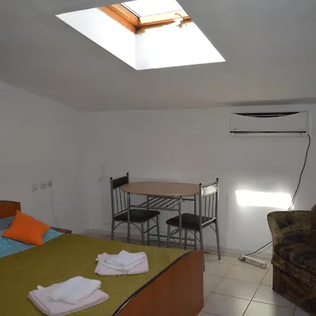 Апартаменты Garsoniere Victor Seaview Aer Conditionat- Bucatarie-primim Carduri Vacanta-pet Friendly La 3 Minute De Plaja Reyna-zoom *