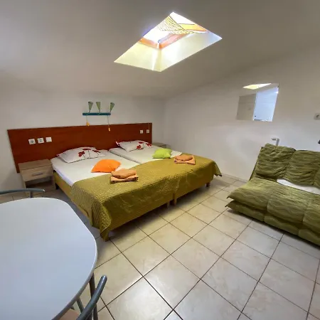 Garsoniere Victor Seaview Aer Conditionat- Bucatarie-primim Carduri Vacanta-pet Friendly La 3 Minute De Plaja Reyna-zoom Lejlighed