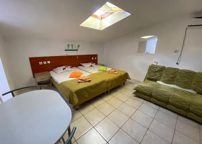 Garsoniere Victor Seaview Aer Conditionat- Bucatarie-primim Carduri Vacanta-pet Friendly La 3 Minute De Plaja Reyna-zoom Апартаменты